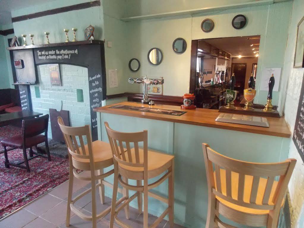 Bed and Breakfast The Penruddocke Arms Dinton  Exterior foto