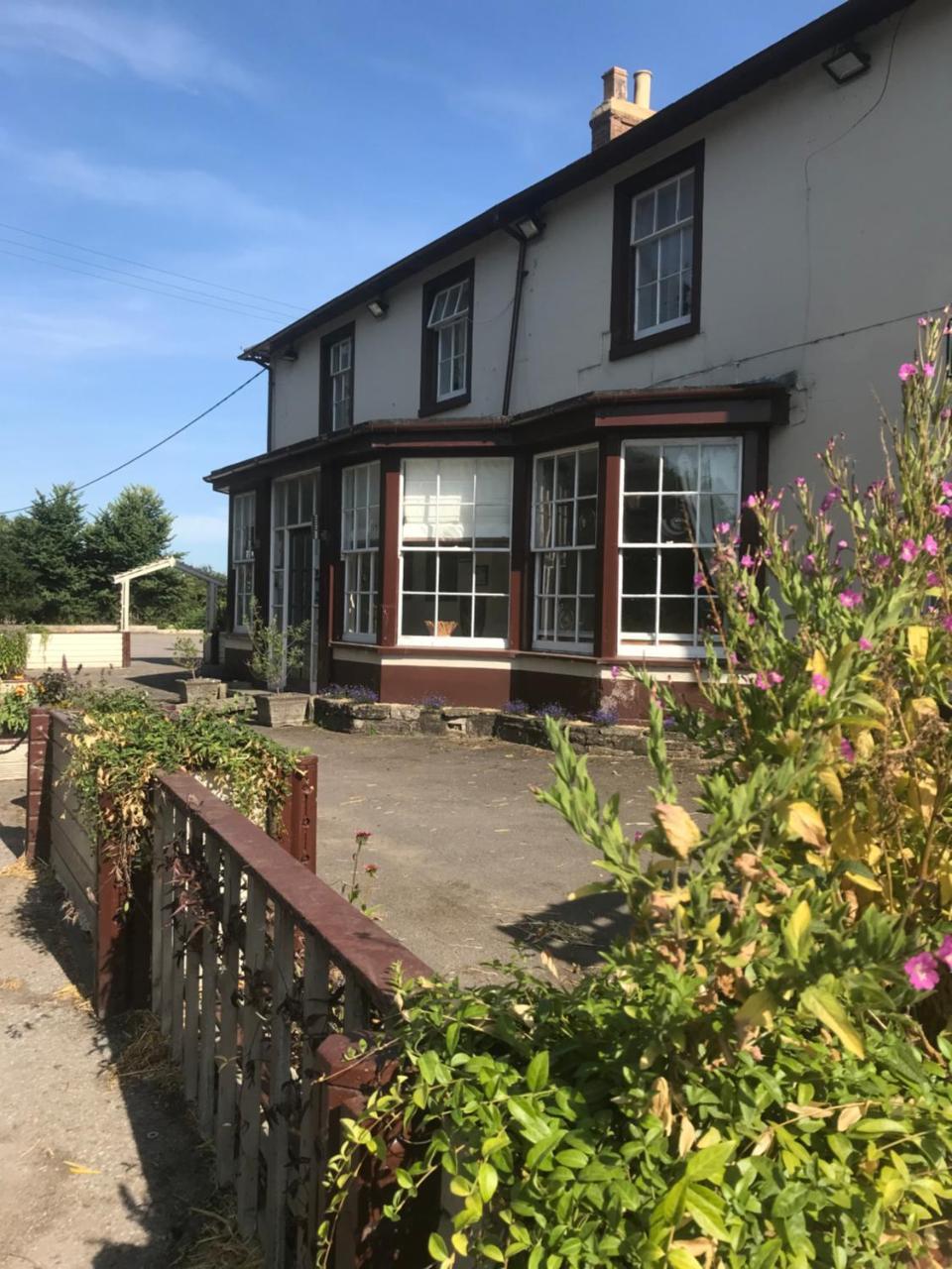 Bed and Breakfast The Penruddocke Arms Dinton  Exterior foto